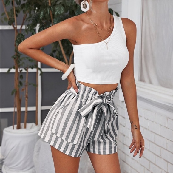 Top✅ - Picture 1 of 2